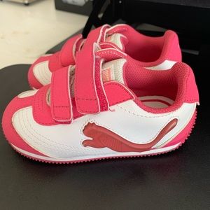 Girls Puma Sneakers- Size 7 US